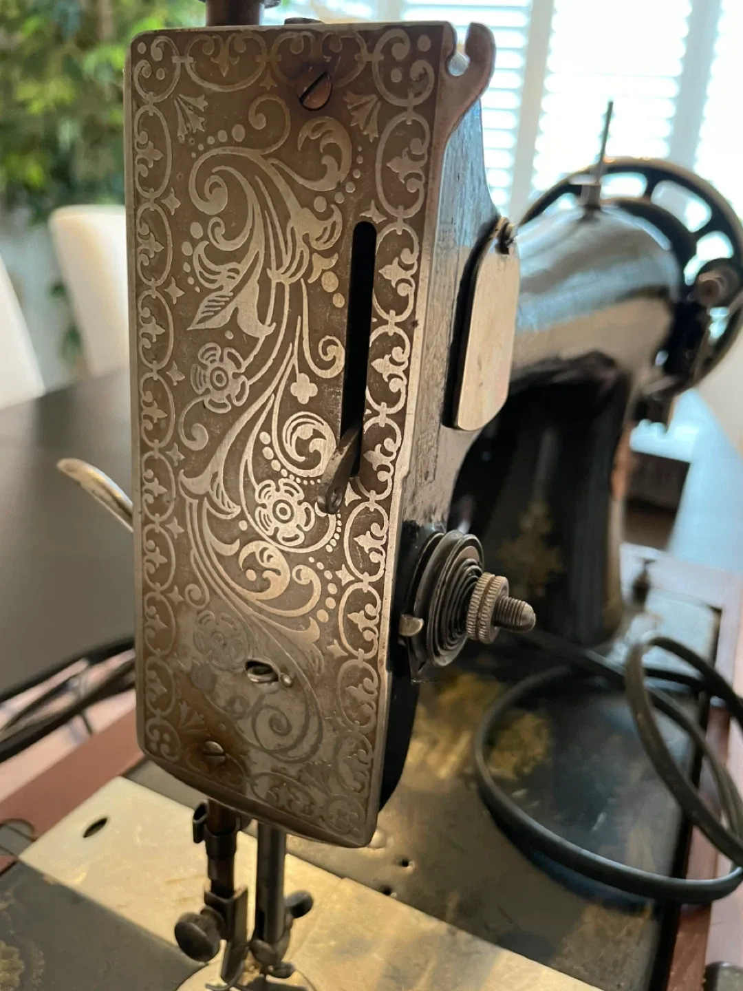 Vintage Singer Sewing Machine image indicator(5)