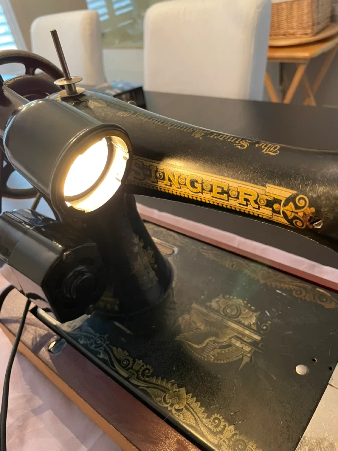 Vintage Singer Sewing Machine image indicator(7)