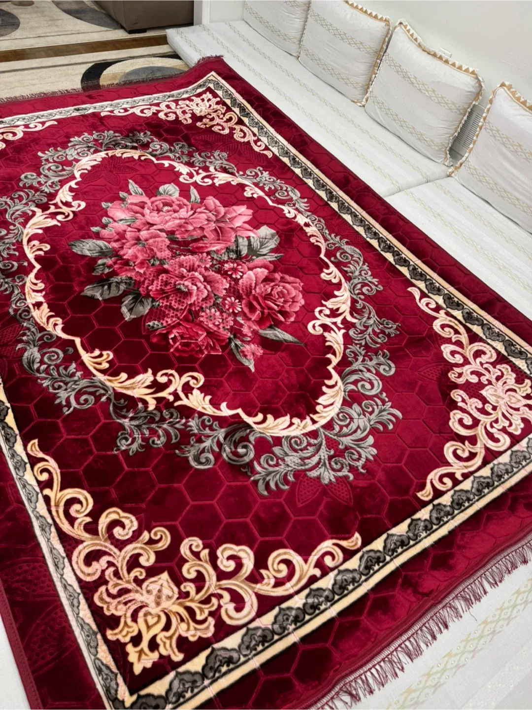 Red Floral Pattern Carpet image indicator(6)