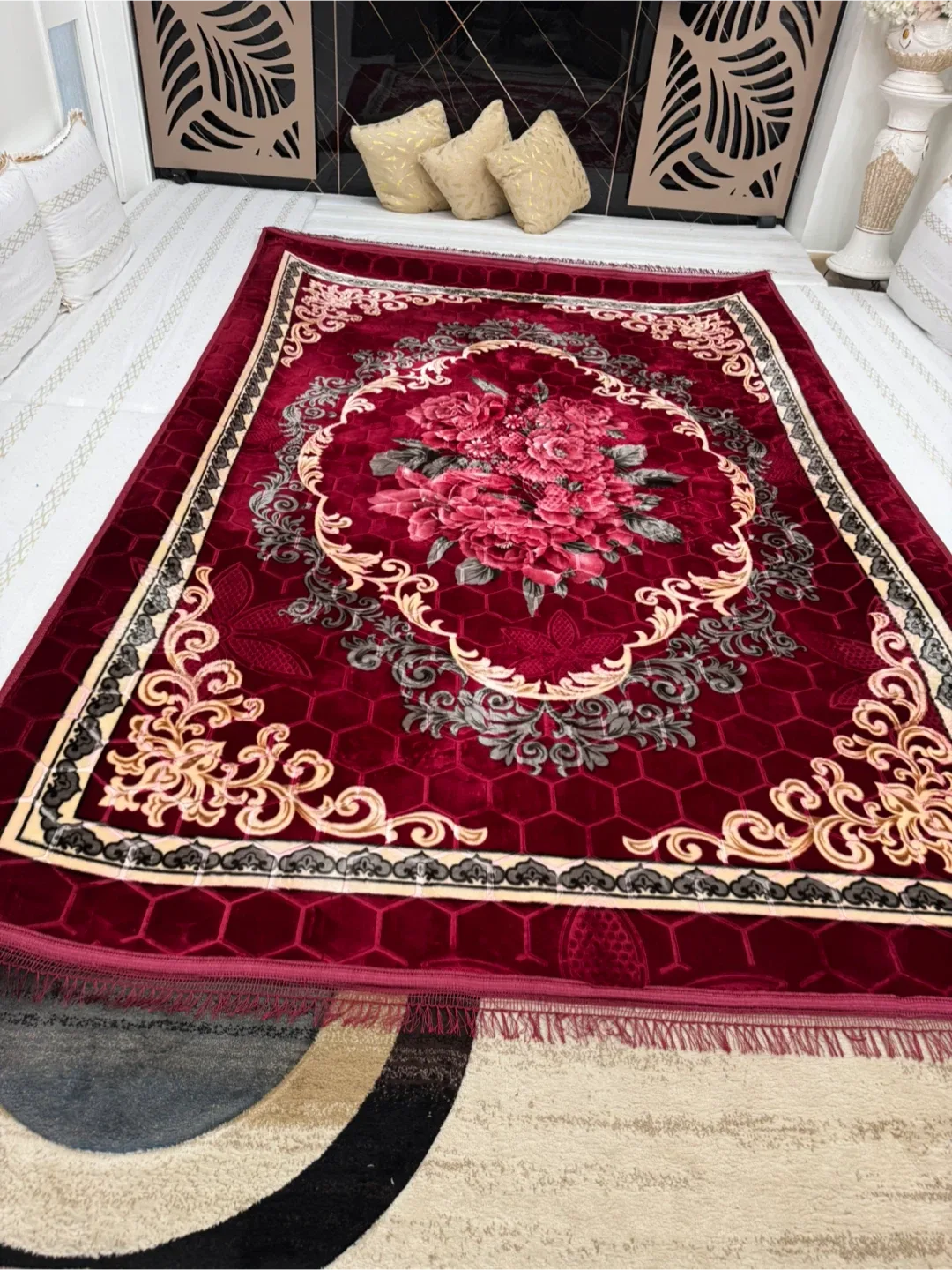 Red Floral Pattern Carpet image indicator(3)