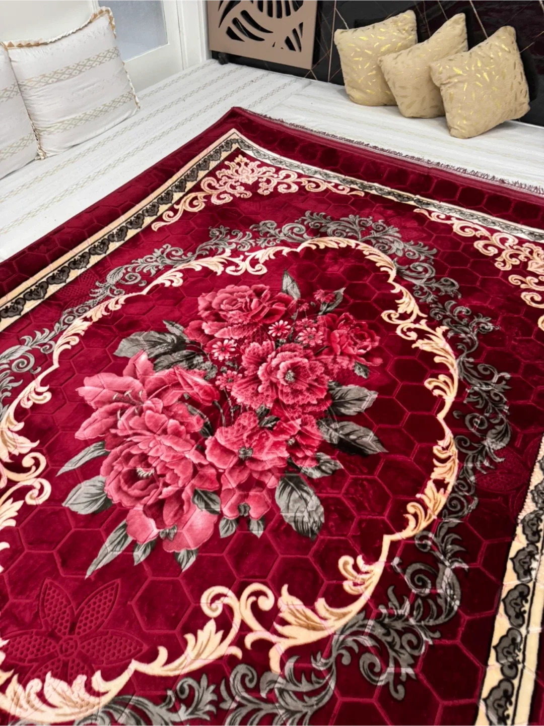 Red Floral Pattern Carpet image indicator(4)