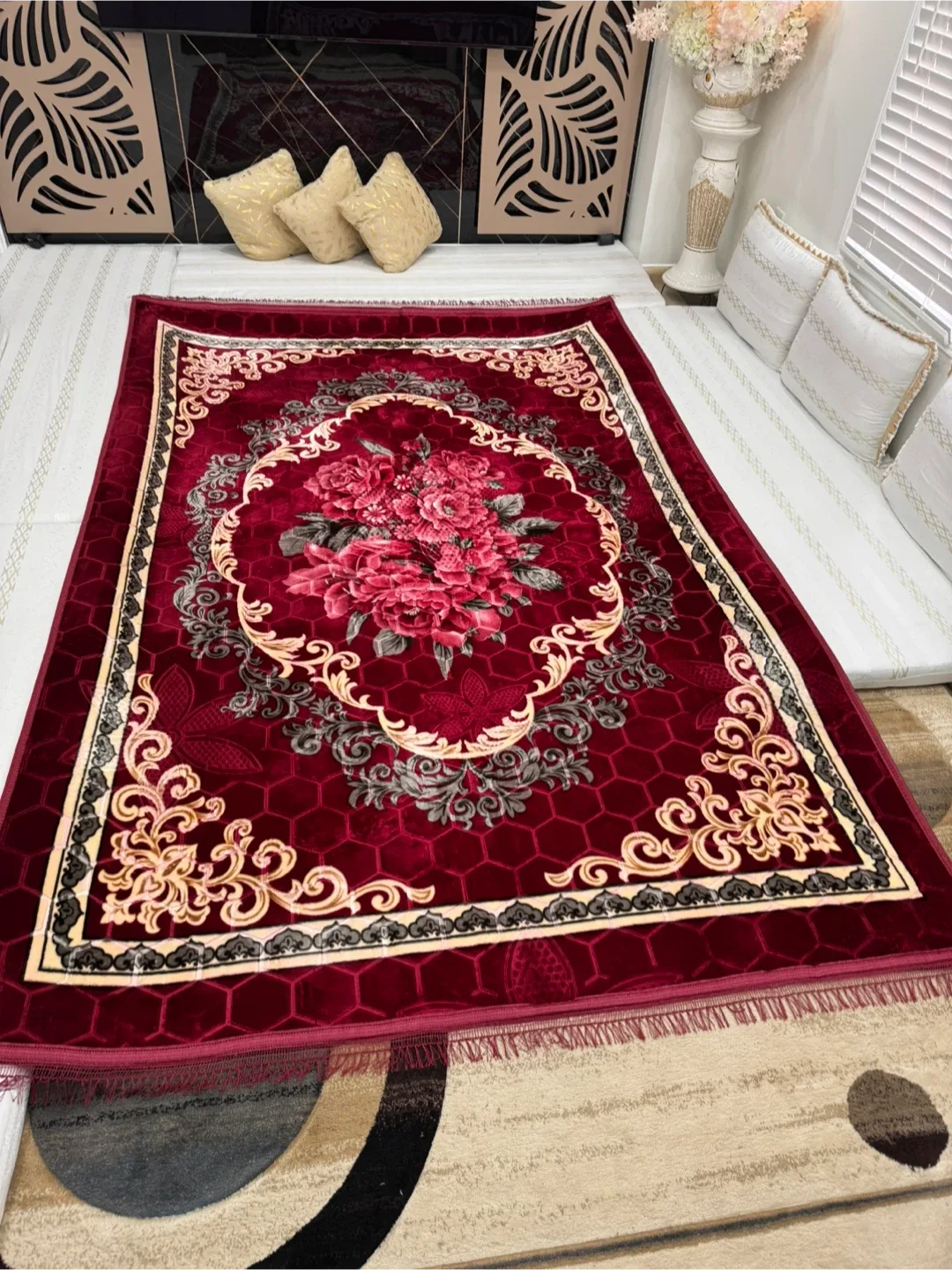 Red Floral Pattern Carpet image indicator(2)