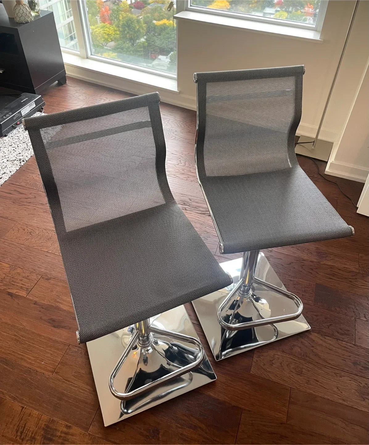 Adjustable Height Bar Stools - Set of 2 image indicator(2)