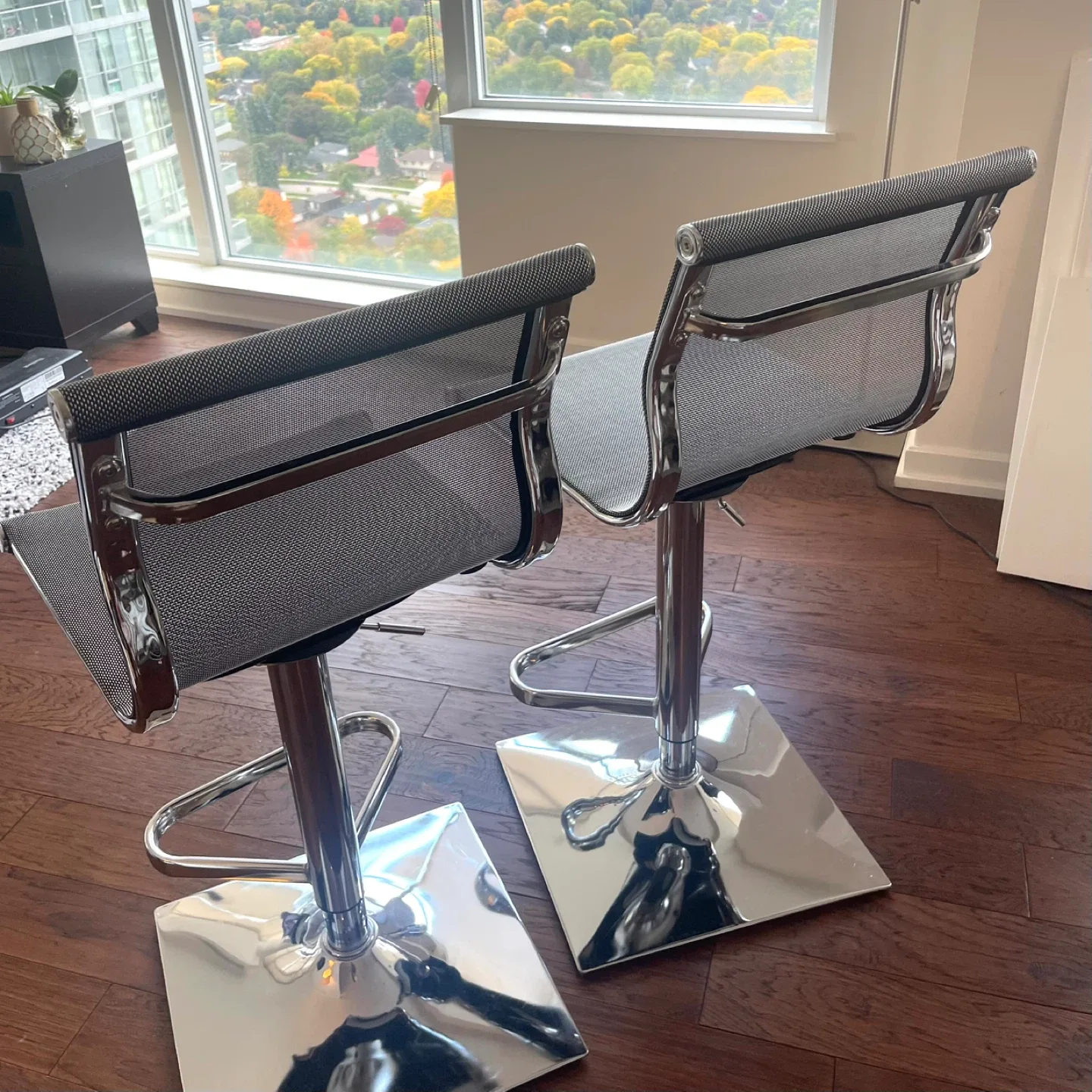 Adjustable Height Bar Stools - Set of 2 image indicator(3)