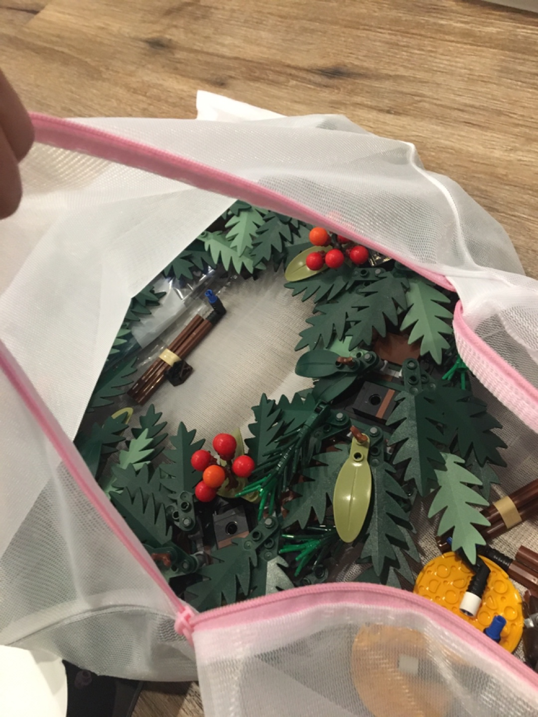 Lego Botanical Wreath 10340 mostly assembled - photo 4