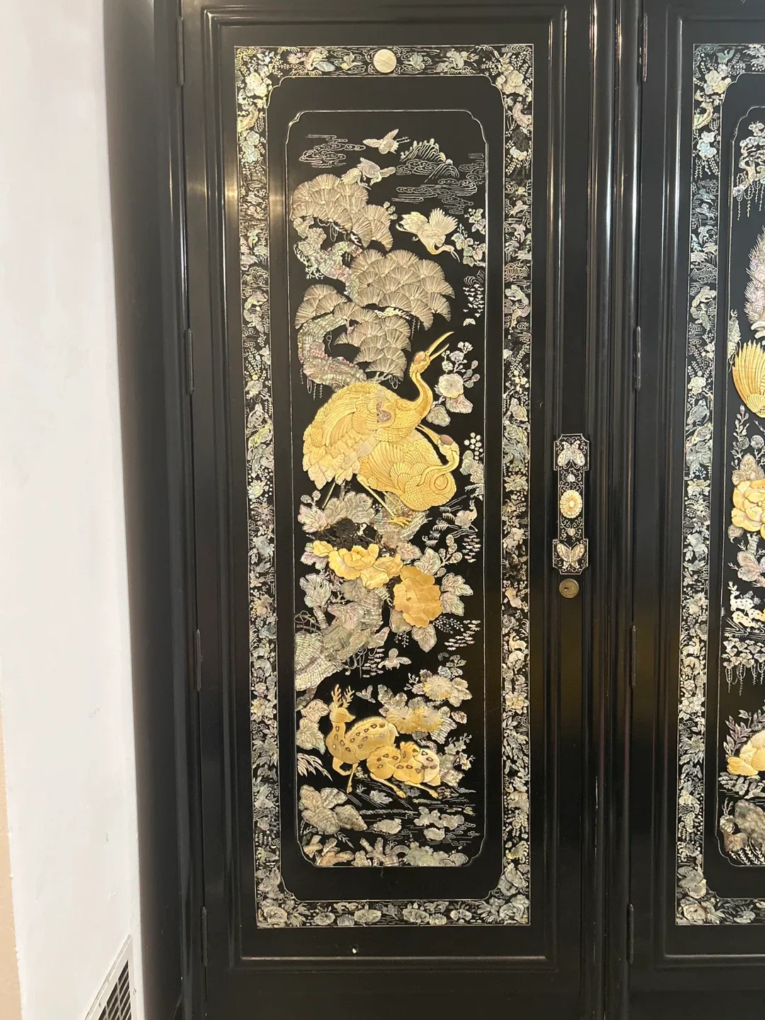 KOREAN FURNITURE-BLACK LACQUER WITH MOP WARDROBE CABINET image indicator(4)