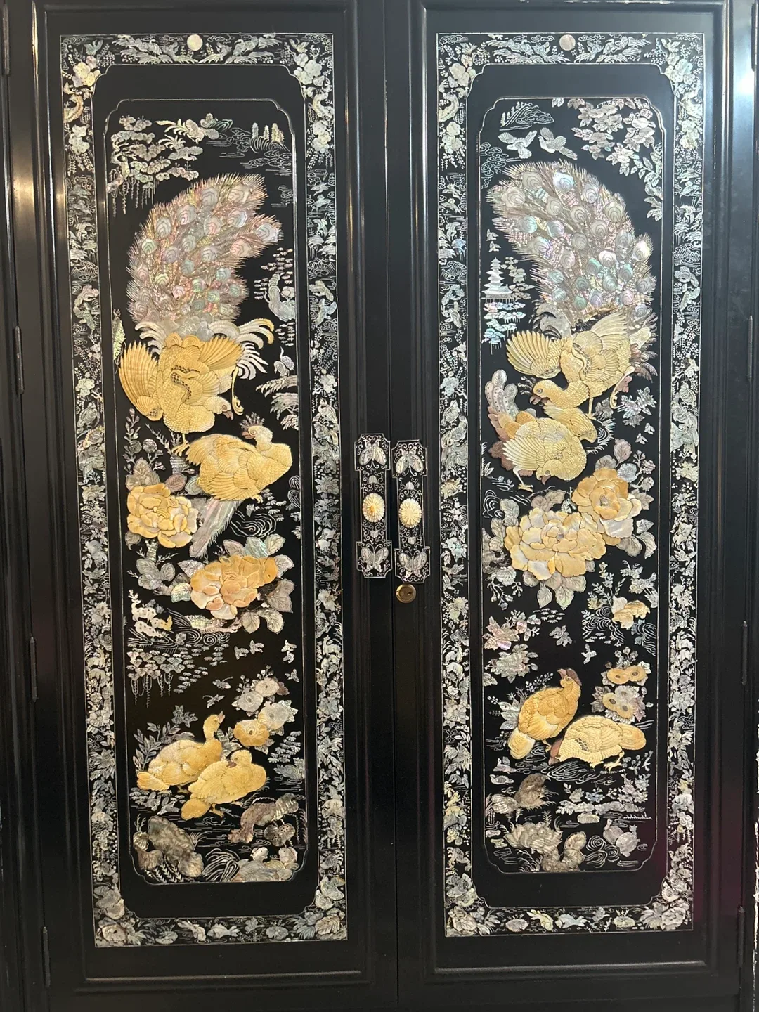 KOREAN FURNITURE-BLACK LACQUER WITH MOP WARDROBE CABINET image indicator(3)