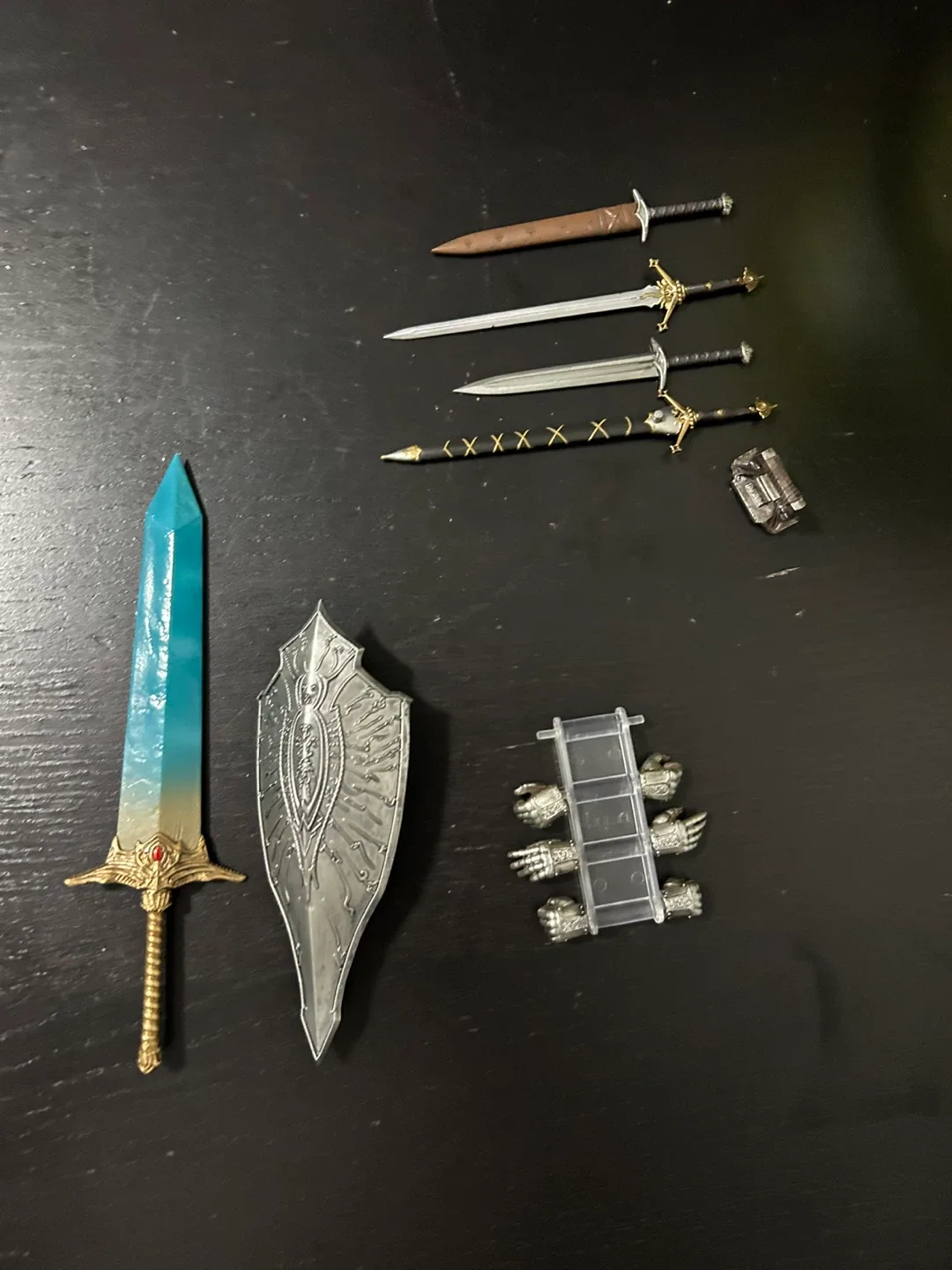 Figma Demon Souls Fluted Armor image indicator(2)