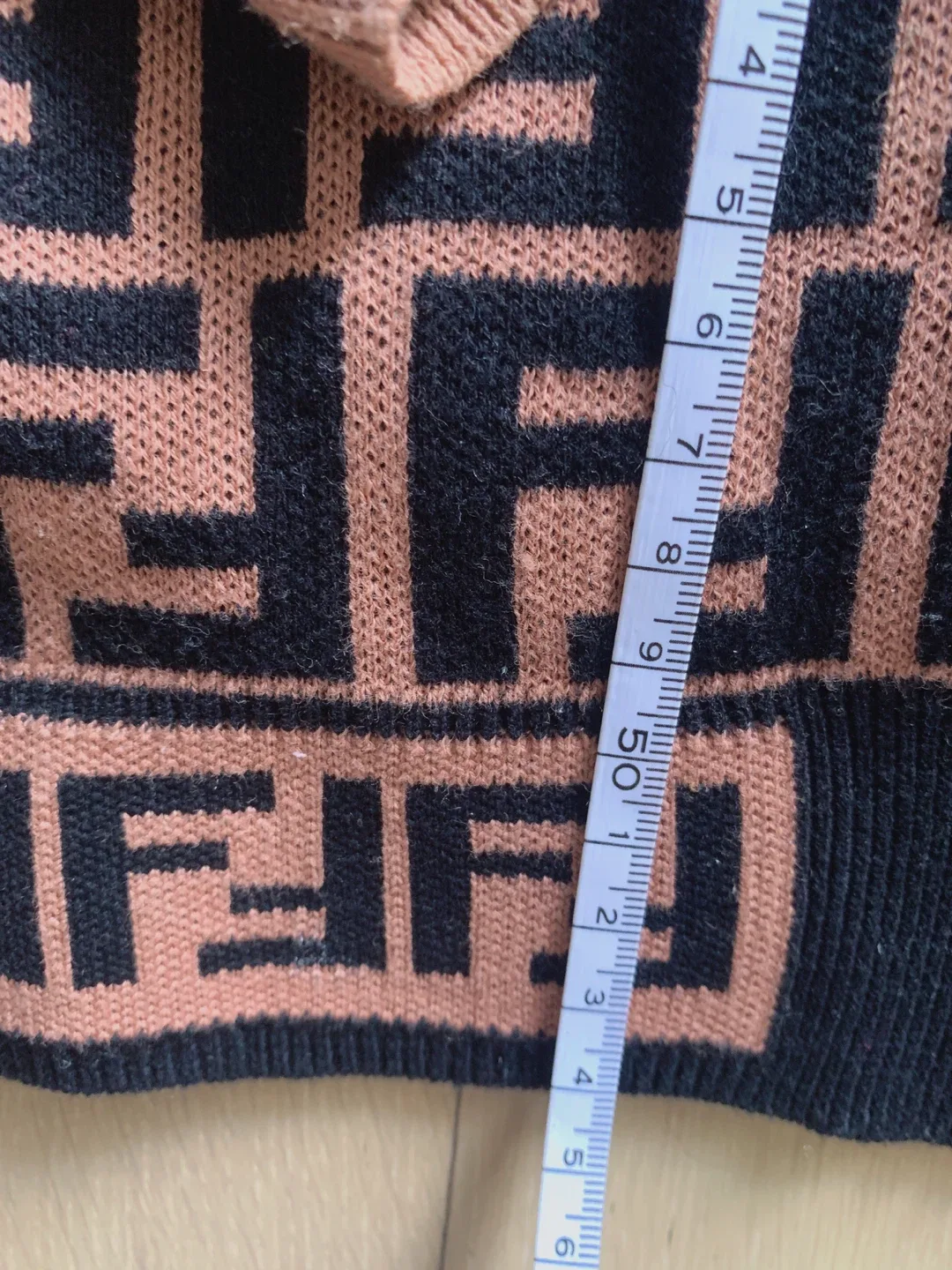 Roma Black & Brown Sweater - Size M image indicator(5)