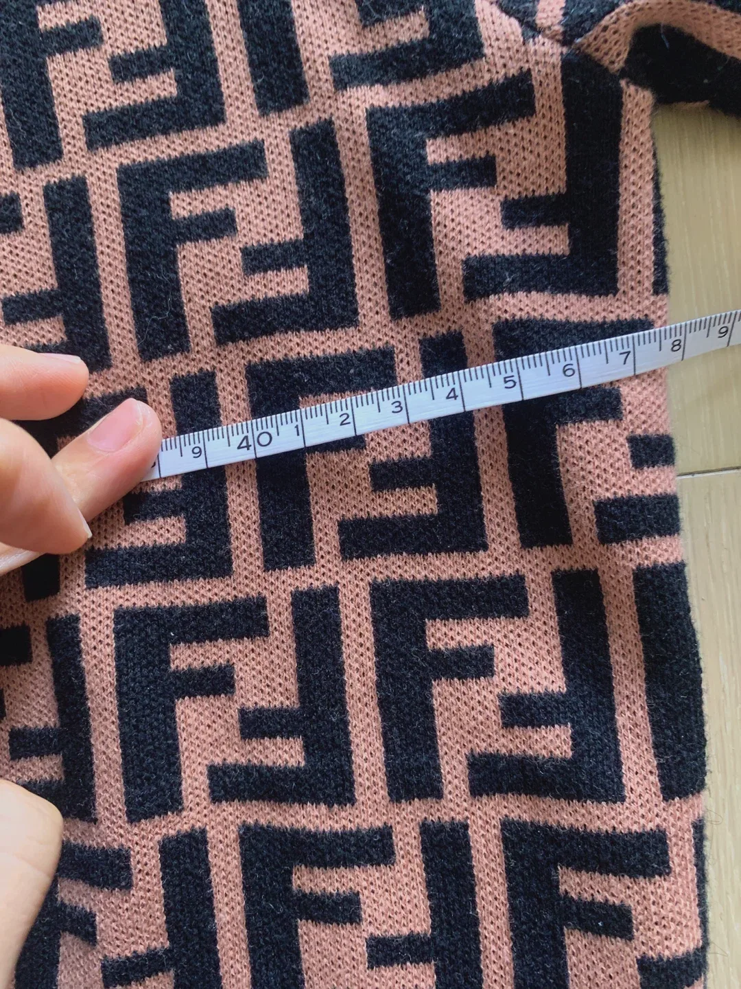 Roma Black & Brown Sweater - Size M image indicator(6)