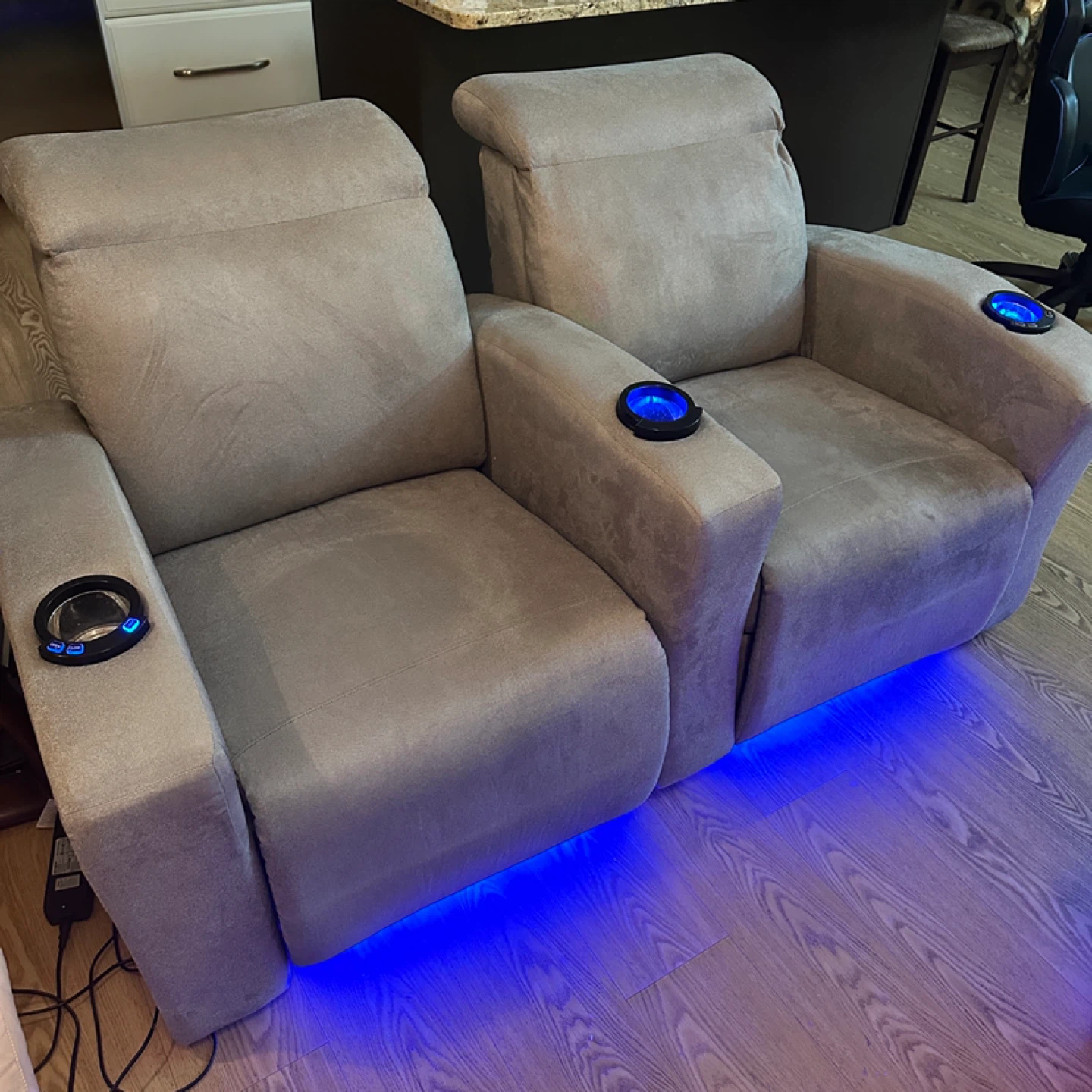 Elran Troy Home Theatre Power Reclining Love seat (CAN DELIVER) - photo 5