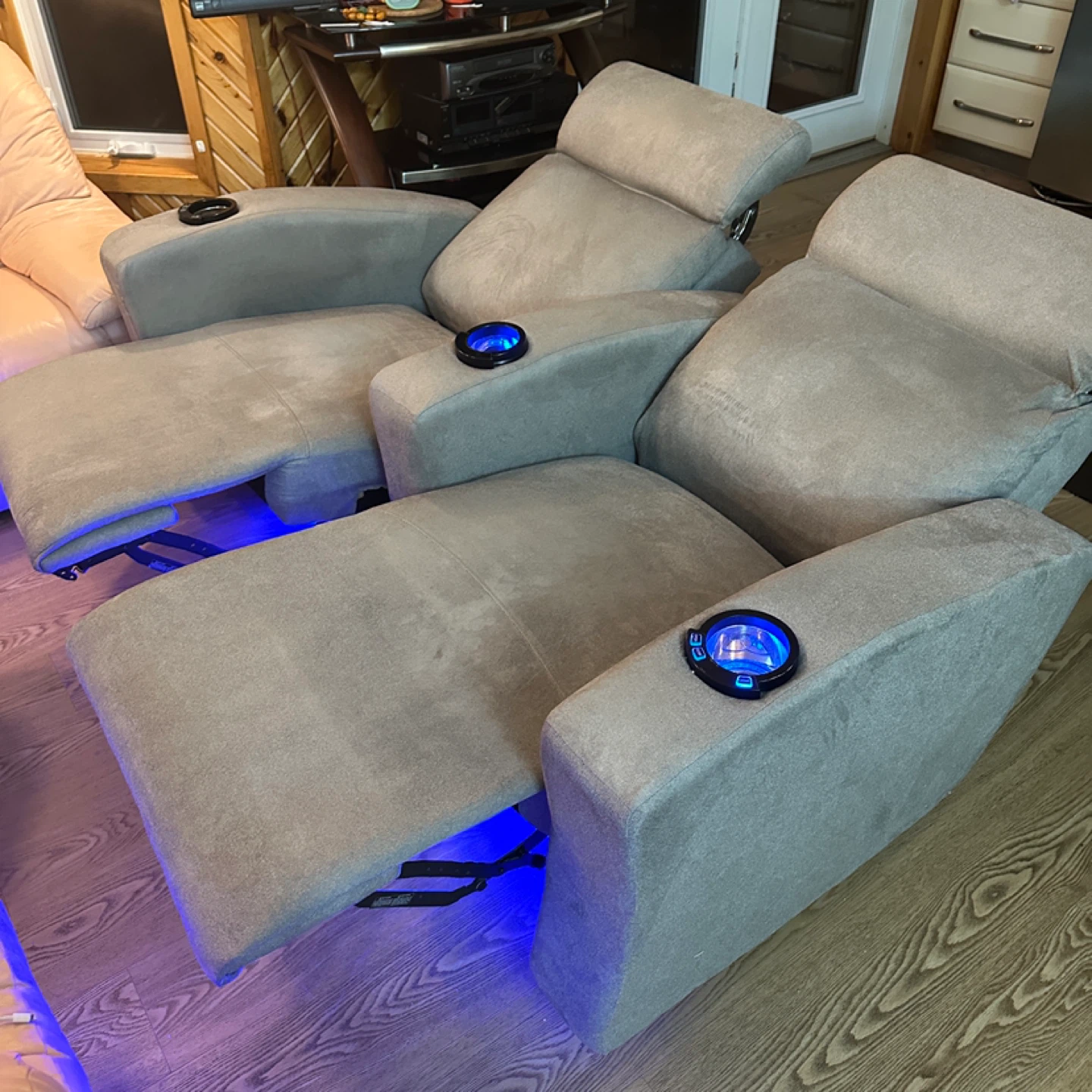Elran Troy Home Theatre Power Reclining Love seat (CAN DELIVER) - photo 3