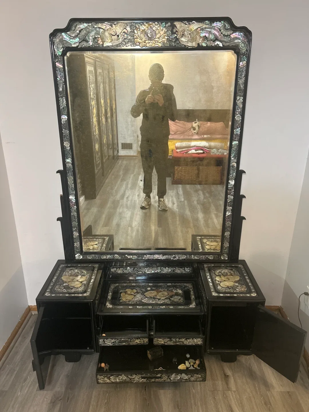 Korean Black Lacquer Dressing Cabinet With Intricate MOP Inlay image indicator(8)