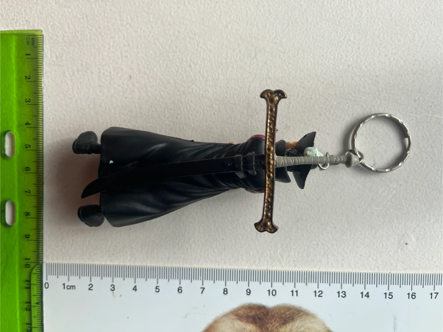 One Piece Mihawk Figure Keychain - photo 3