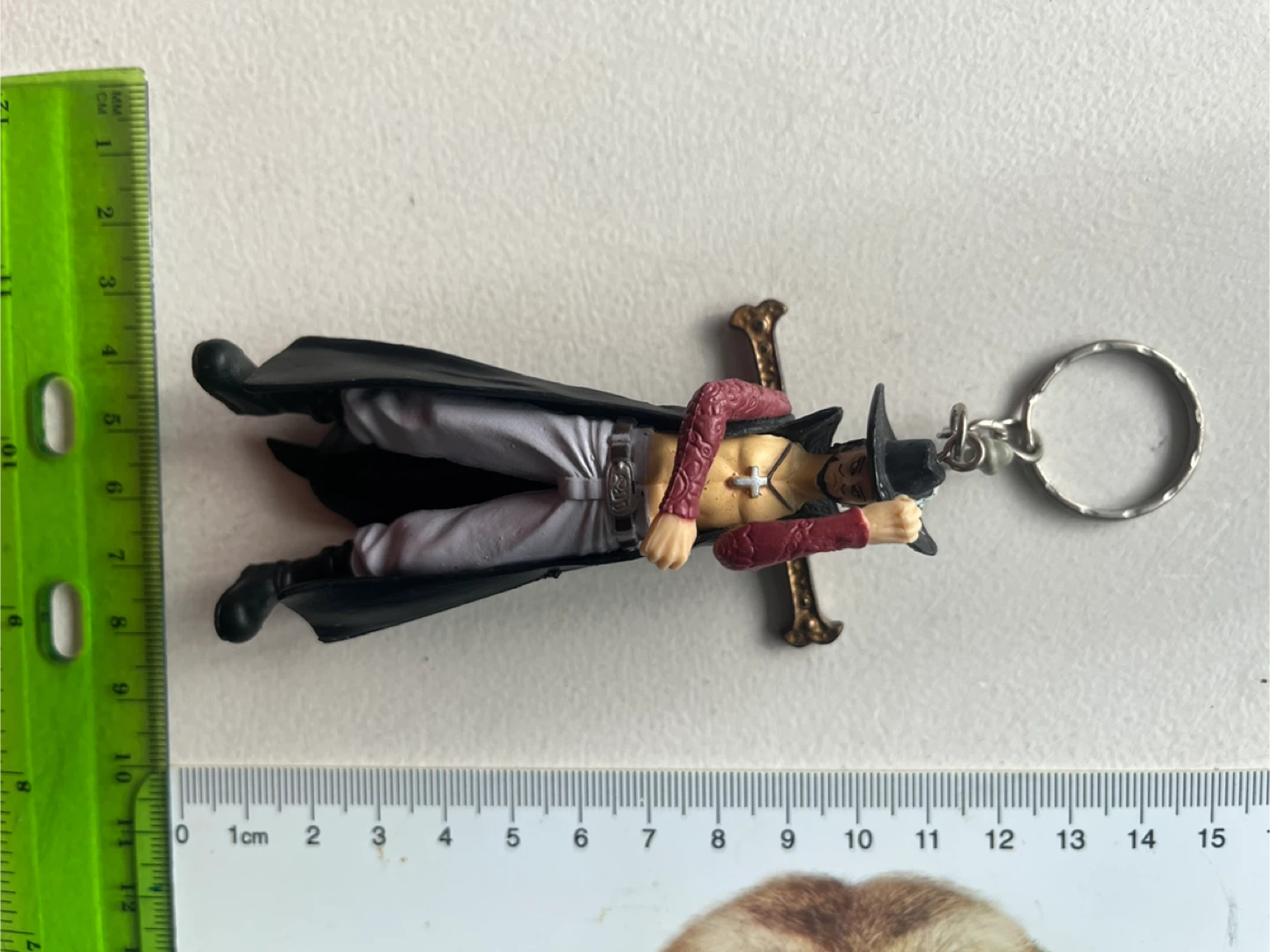 One Piece Mihawk Figure Keychain - photo 2