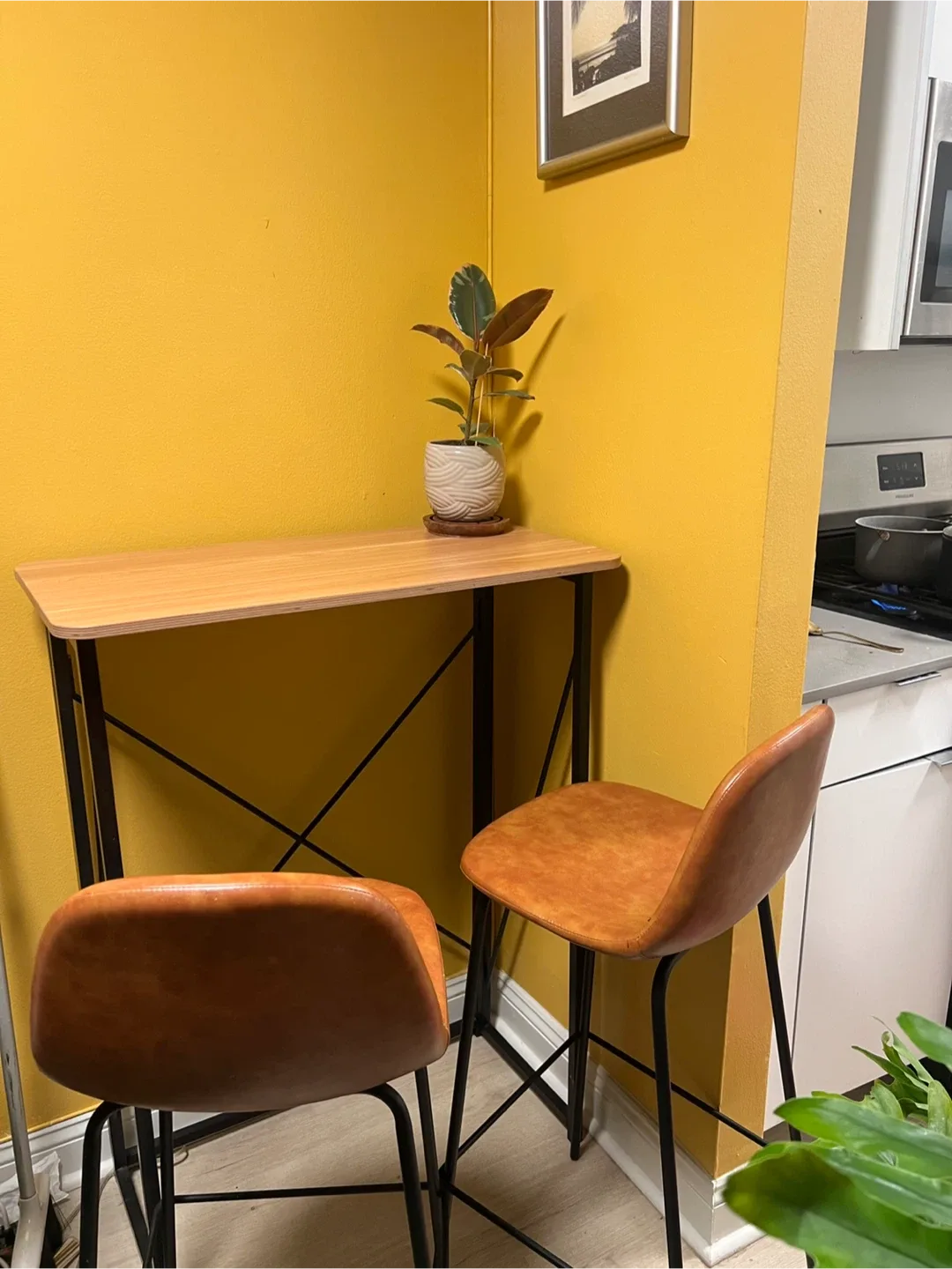 Bar Table with 2 Bar Stools - Like New! image indicator(5)