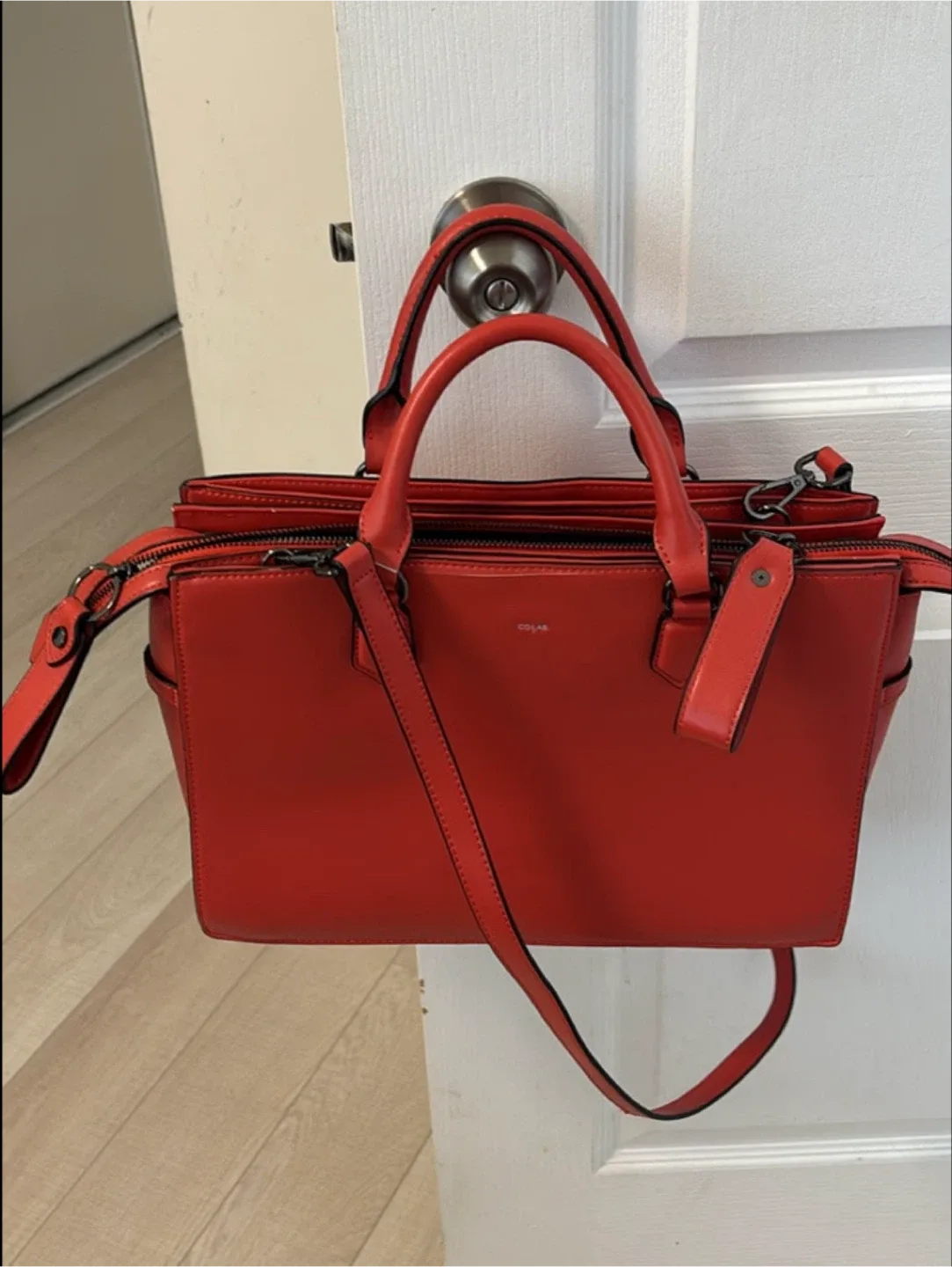 Colab Red Handbag image indicator(2)
