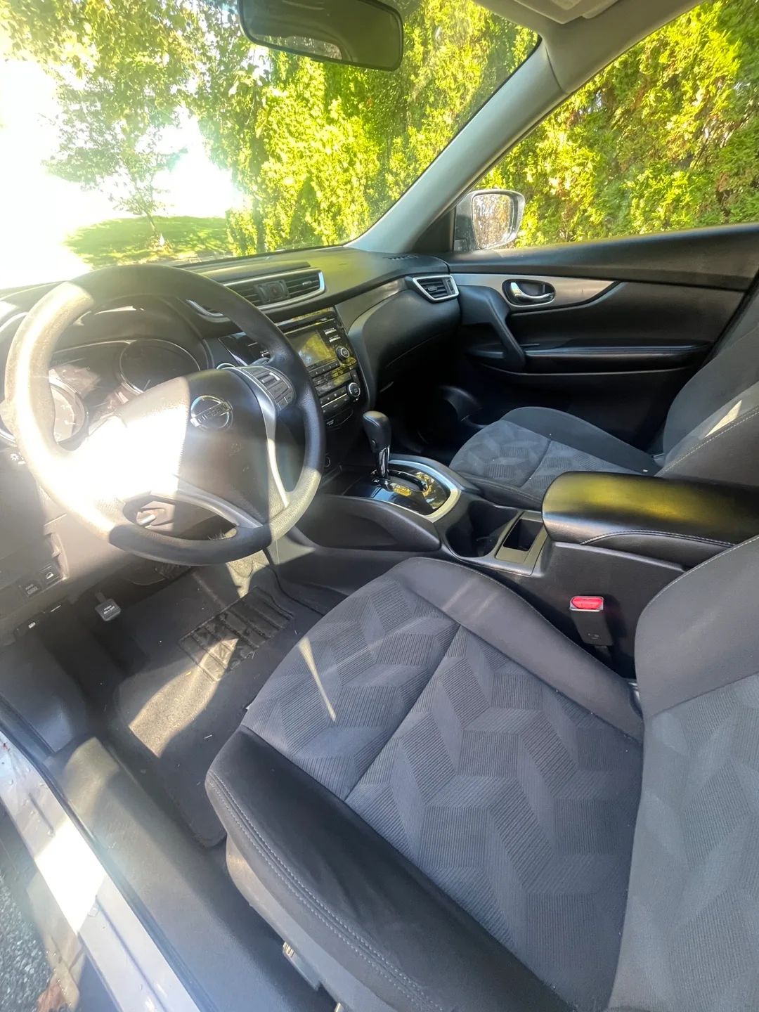 Nissan Rogue SUV - Silver image indicator(7)