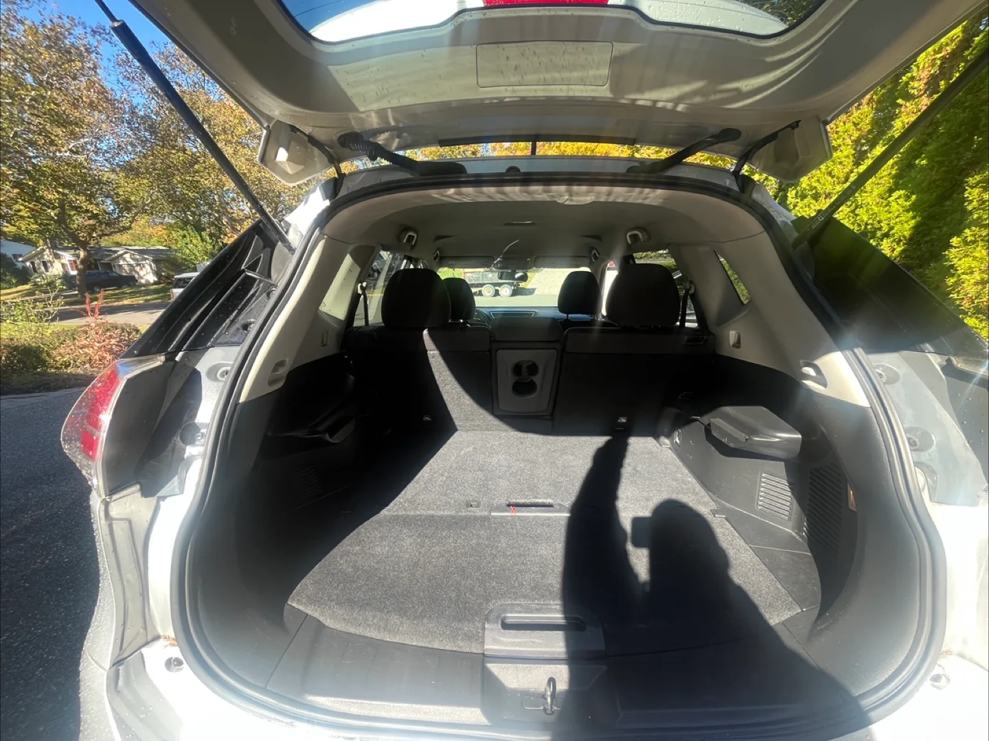 Nissan Rogue SUV - Silver image indicator(10)