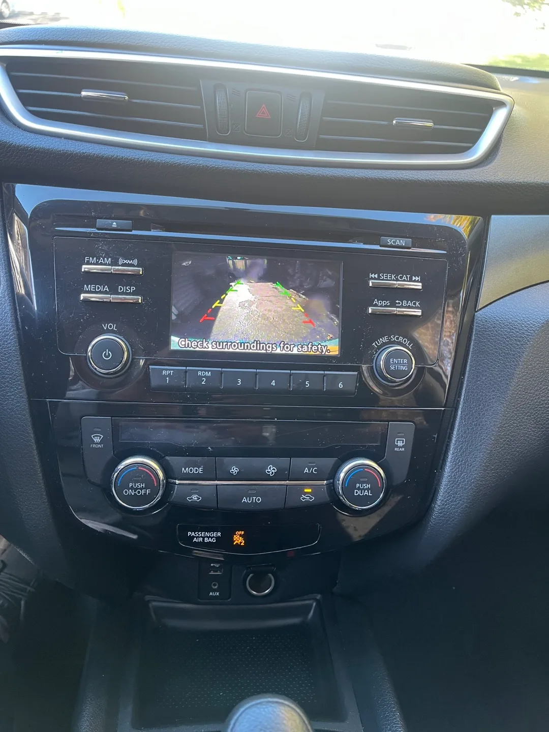 Nissan Rogue SUV - Silver image indicator(8)