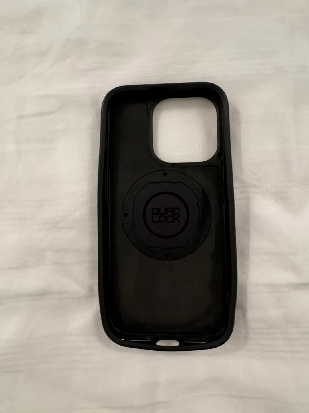 iPhone 15 Pro Quadlock Phone case image indicator(2)