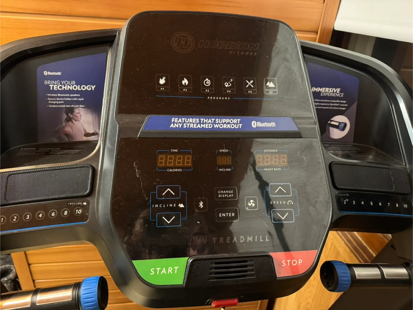 Treadmill with incline and a fan image indicator(2)