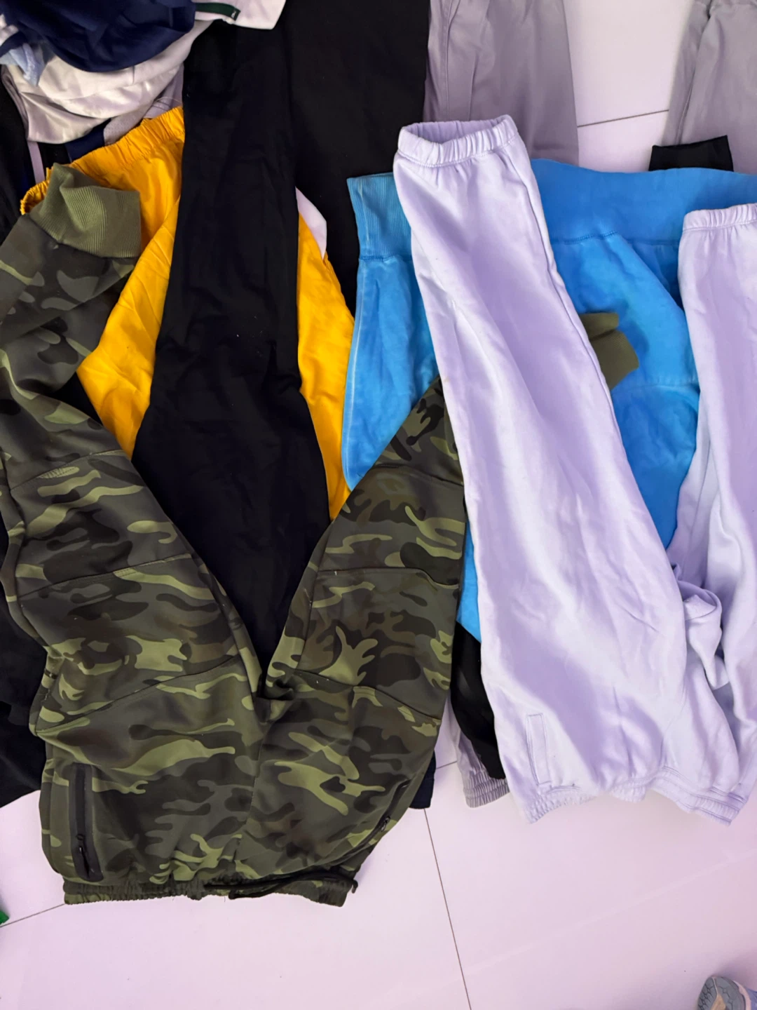 Mixed Lot of Shoes and Clothing - photo 4