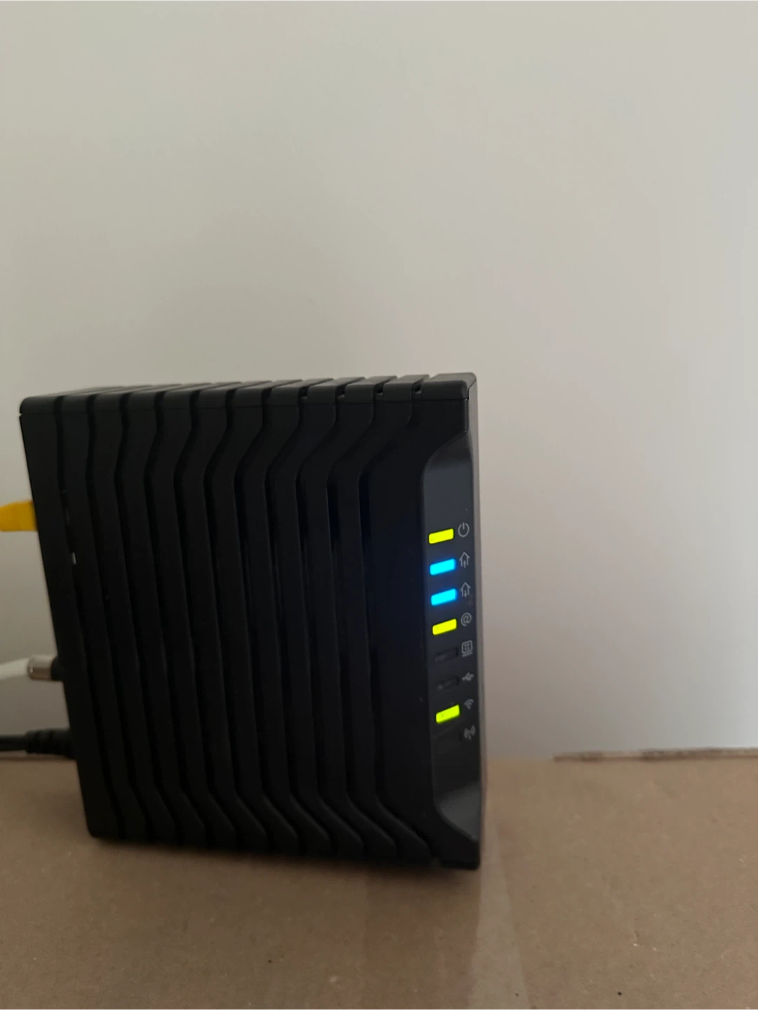 Hitron Technologies CDA3-35 Cable Modem - photo 3