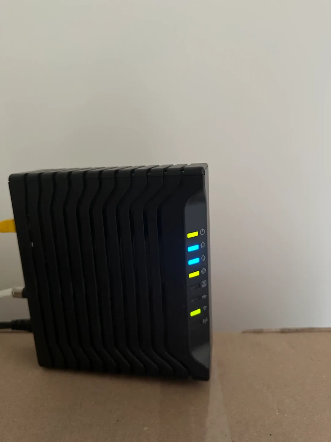 Hitron Technologies CDA3-35 Cable Modem image indicator(3)