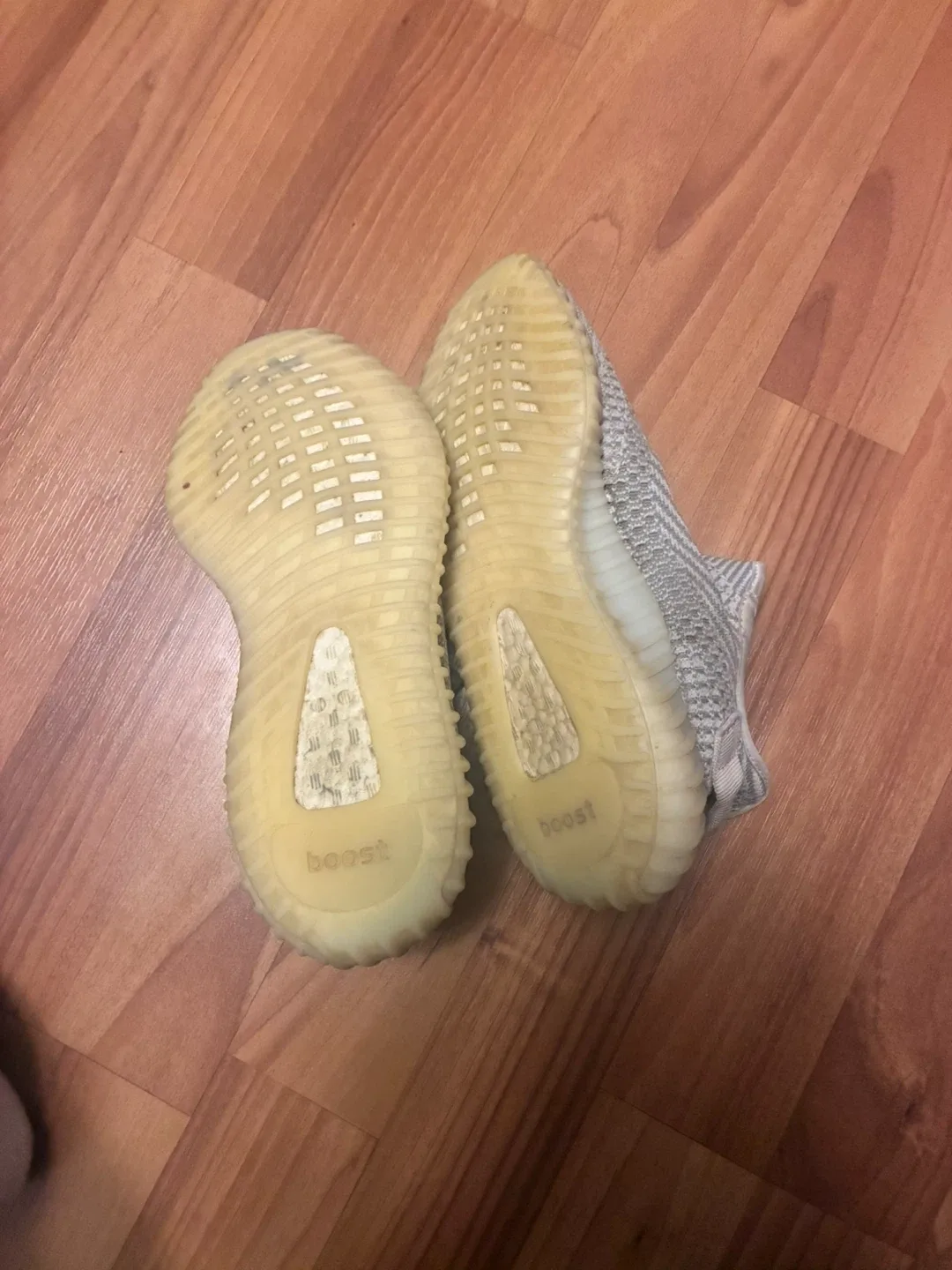 Adidas Yeezy Boost 350 V2 Size 8.5 image indicator(4)