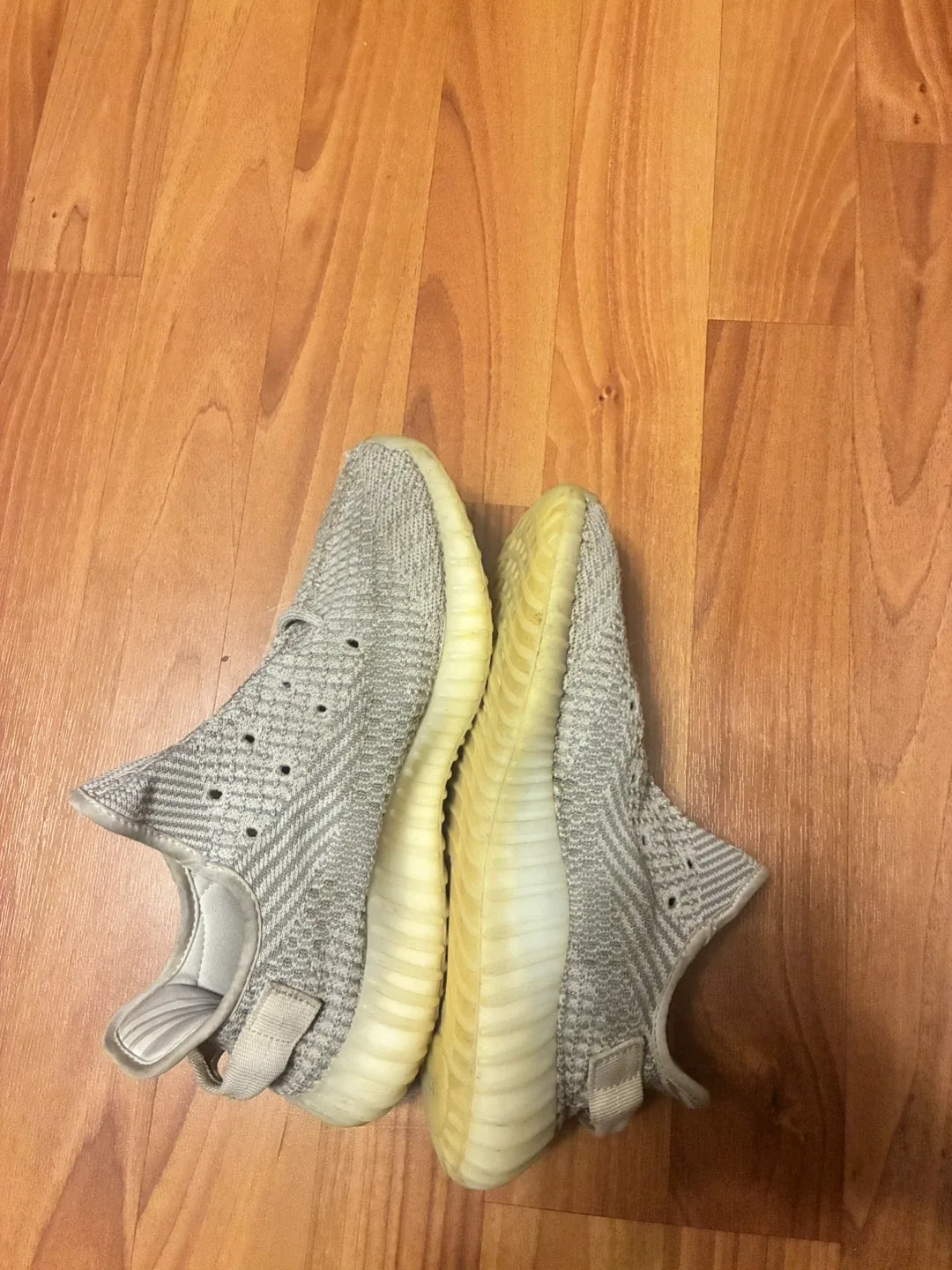 Adidas Yeezy Boost 350 V2 Size 8.5 image indicator(2)