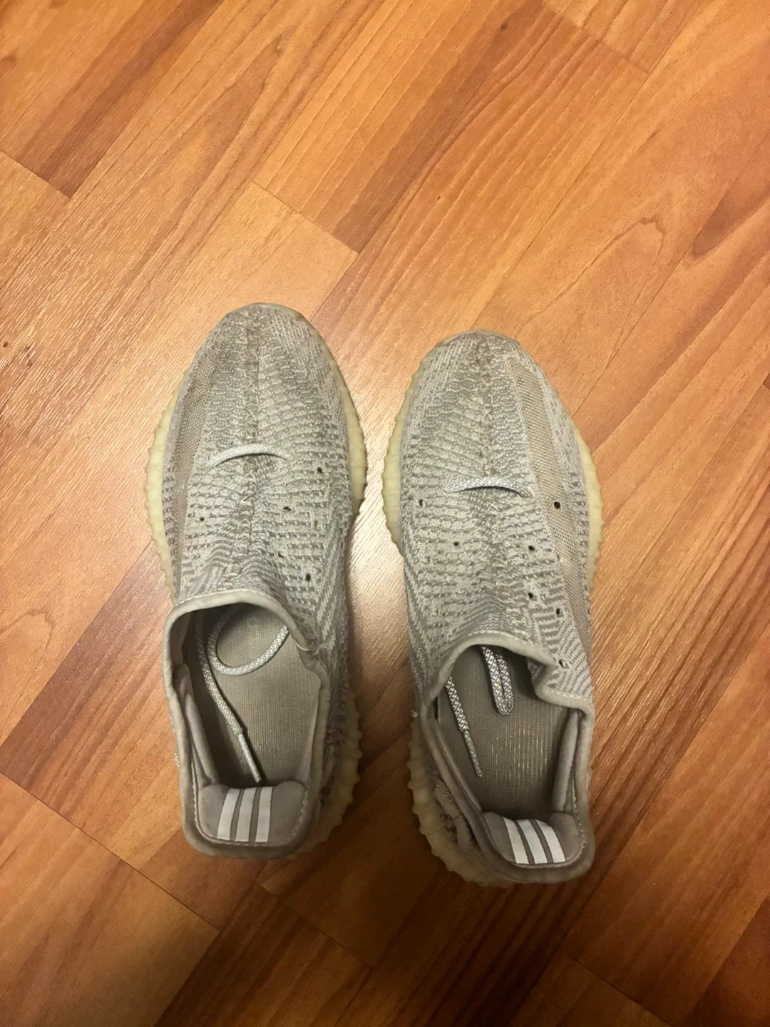 Adidas Yeezy Boost 350 V2 Size 8.5 image indicator(3)