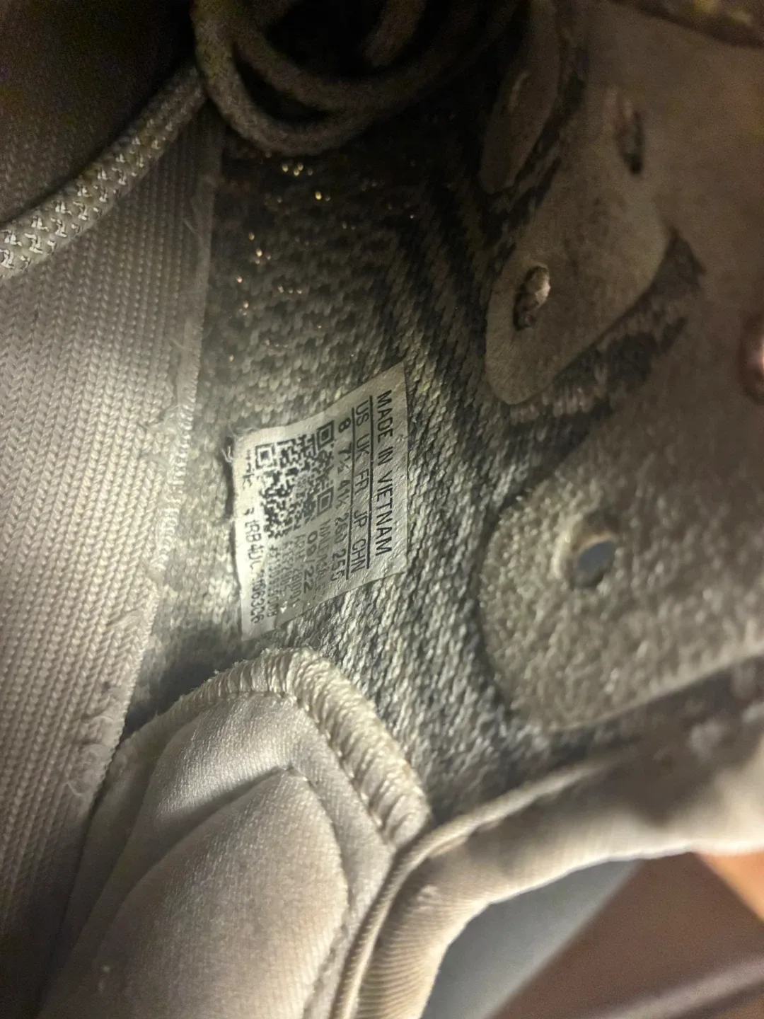 Adidas Yeezy Boost 350 V2 Size 8.5 image indicator(5)