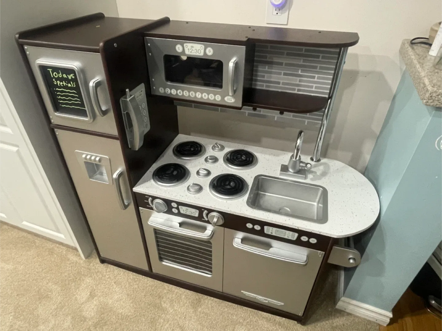 Play Kitchen + Accessories image indicator(2)