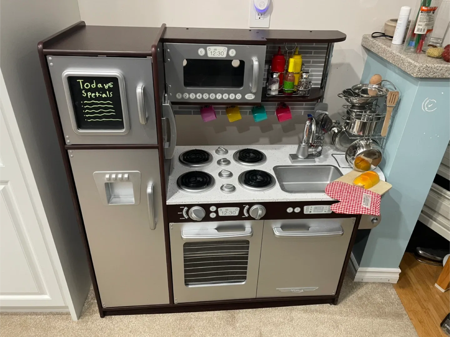 Play Kitchen + Accessories image indicator(4)