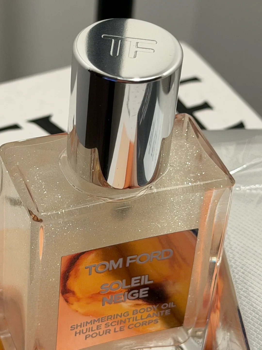 Tom Ford Soleil Neige Shimmering Body Oil 45ml - New image indicator(2)