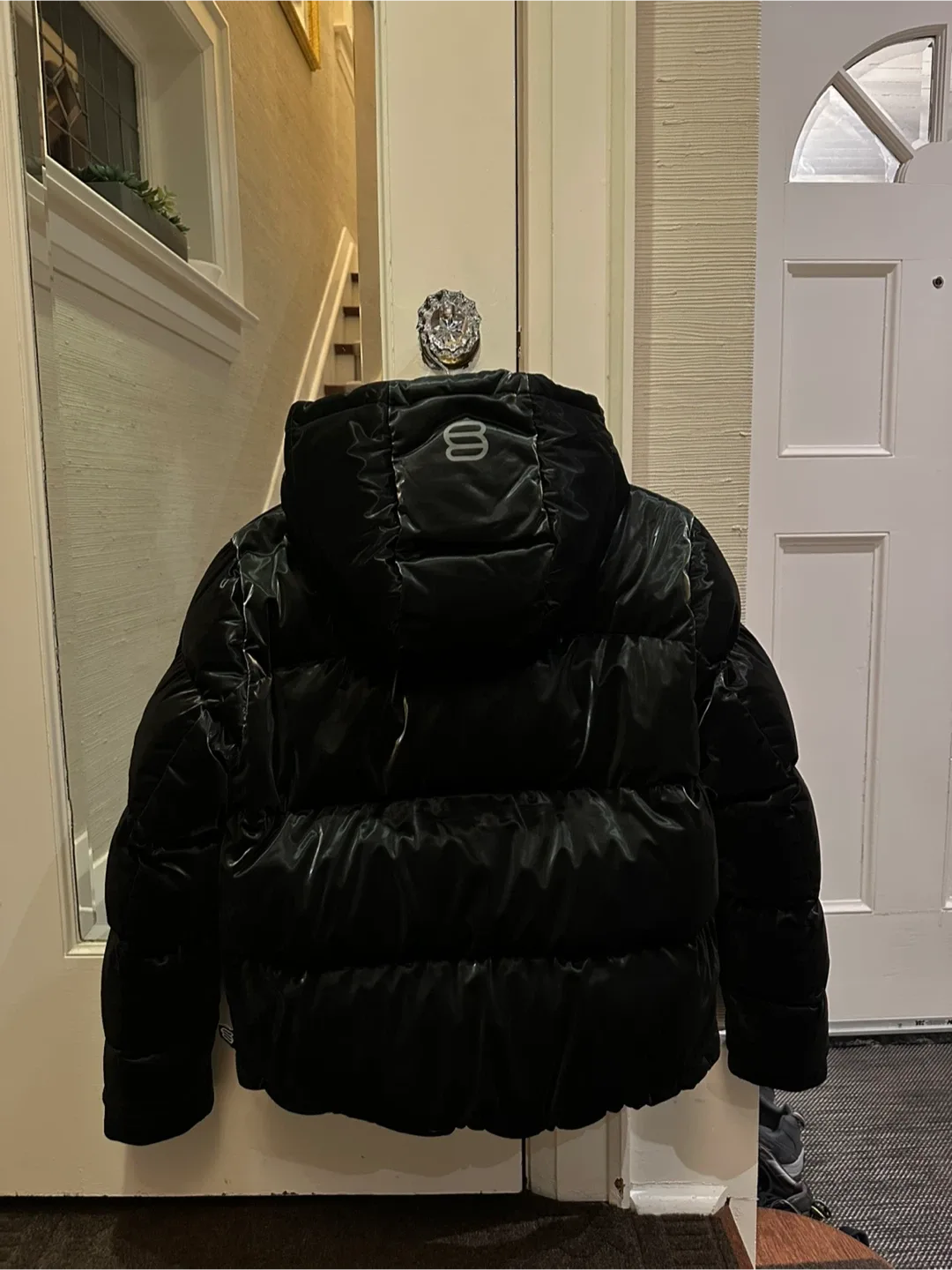 Aritzia The Super Puff Shorty Liquid Shine - XS Black image indicator(4)