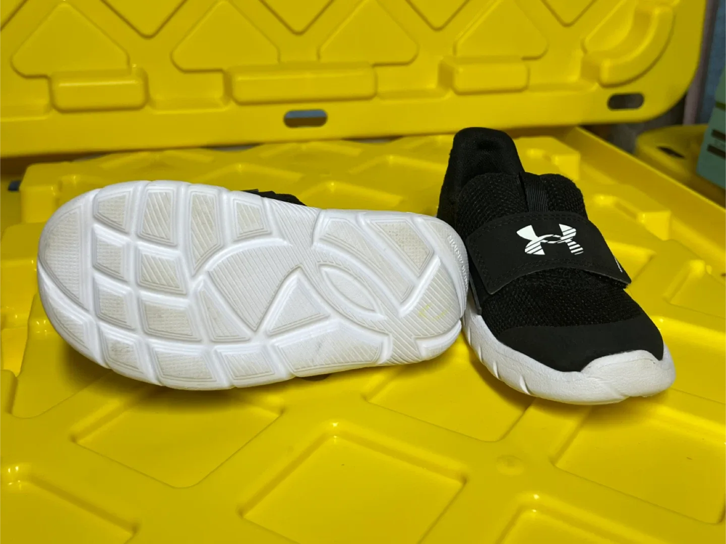 Under Armour Kids' Black Sneakers image indicator(2)