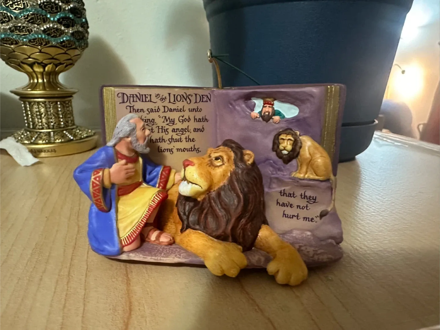 Hallmark Keepsake Ornament - Daniel in the Lions' Den image indicator(2)