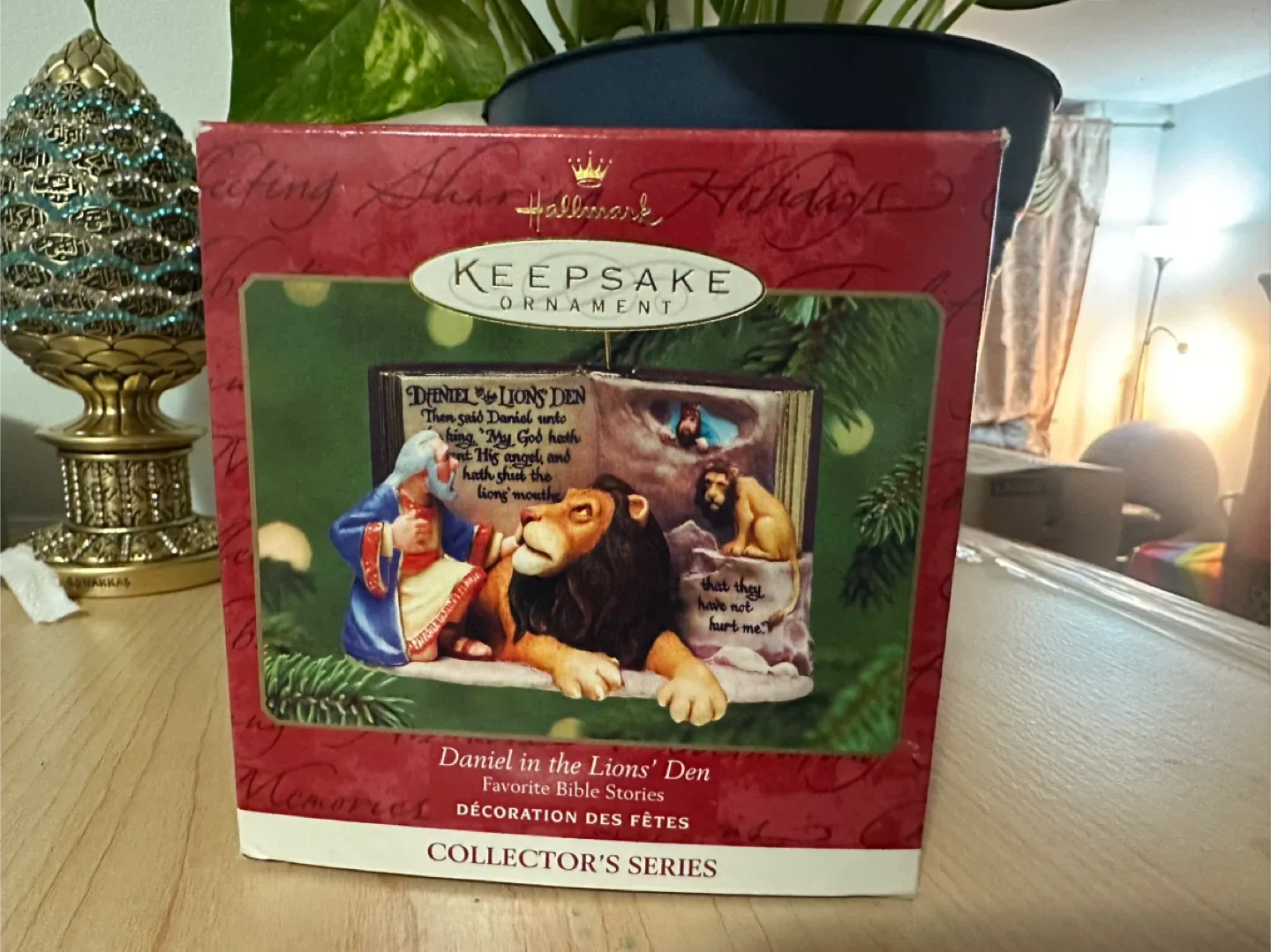 Hallmark Keepsake Ornament - Daniel in the Lions' Den image indicator(4)