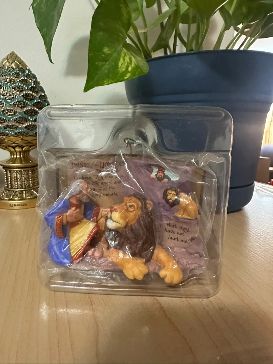 Hallmark Keepsake Ornament - Daniel in the Lions' Den image indicator(3)