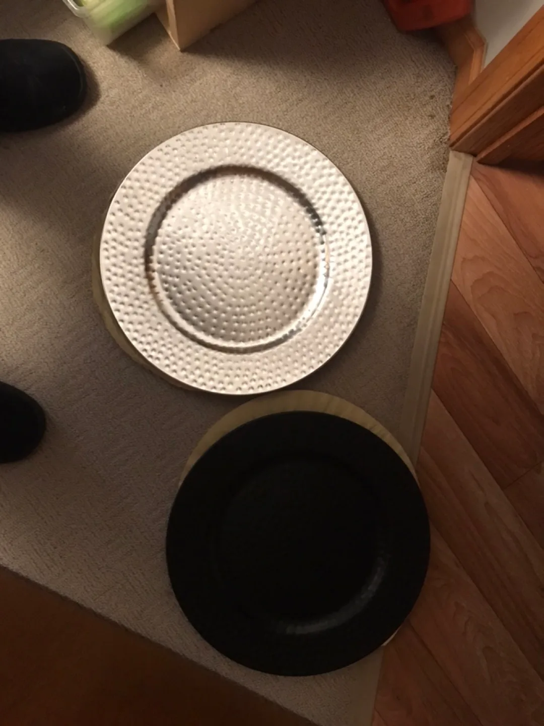 Hammered Charger Plate - 2 Black/4 Silver/Gold