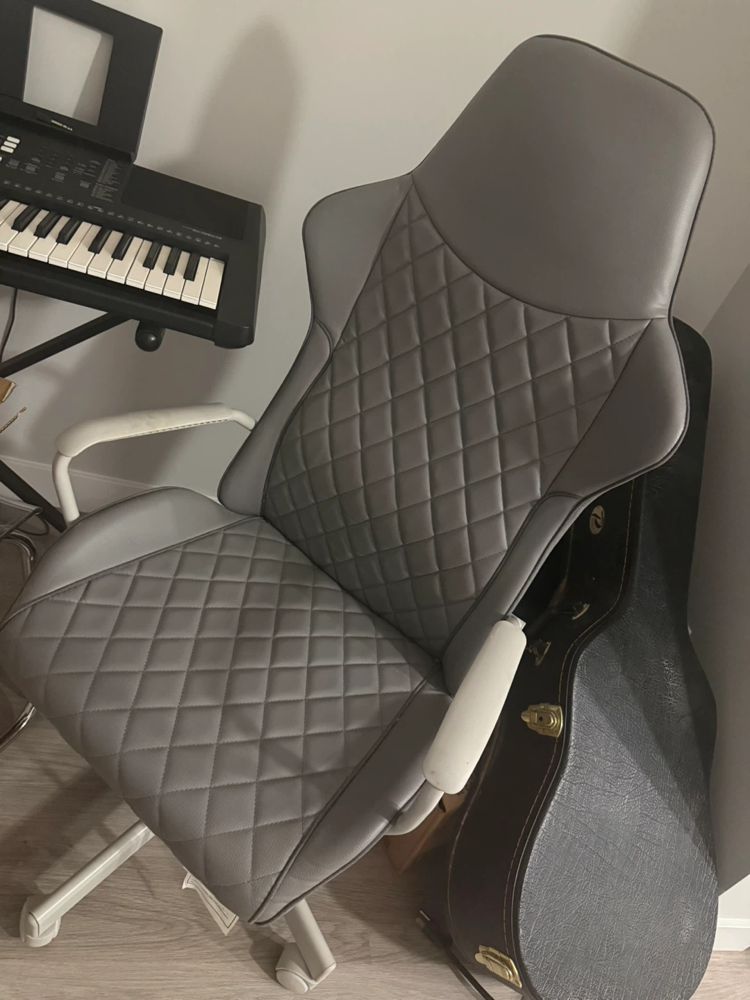 Grey Gaming Chair - Like New!