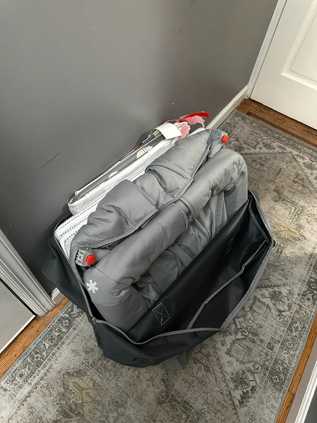 Skip Hop Portable Black/Gray Playard