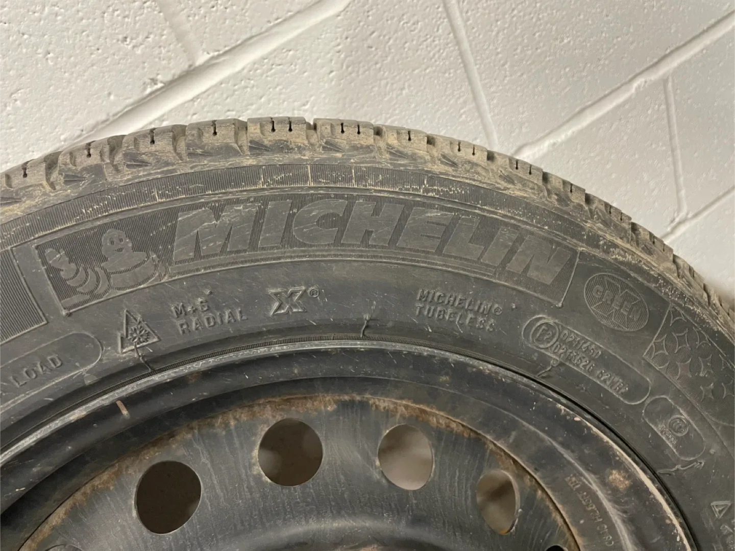 Michelin X Ice 3 Tires (2018) with steel rims image indicator(3)