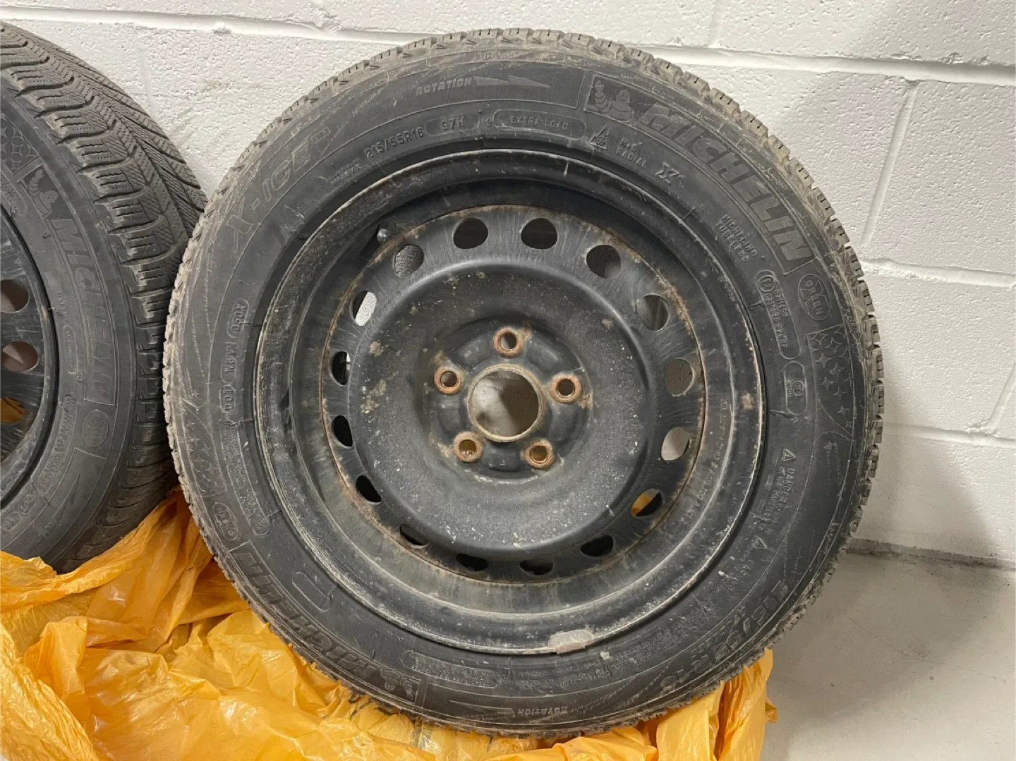Michelin X Ice 3 Tires (2018) with steel rims image indicator(5)