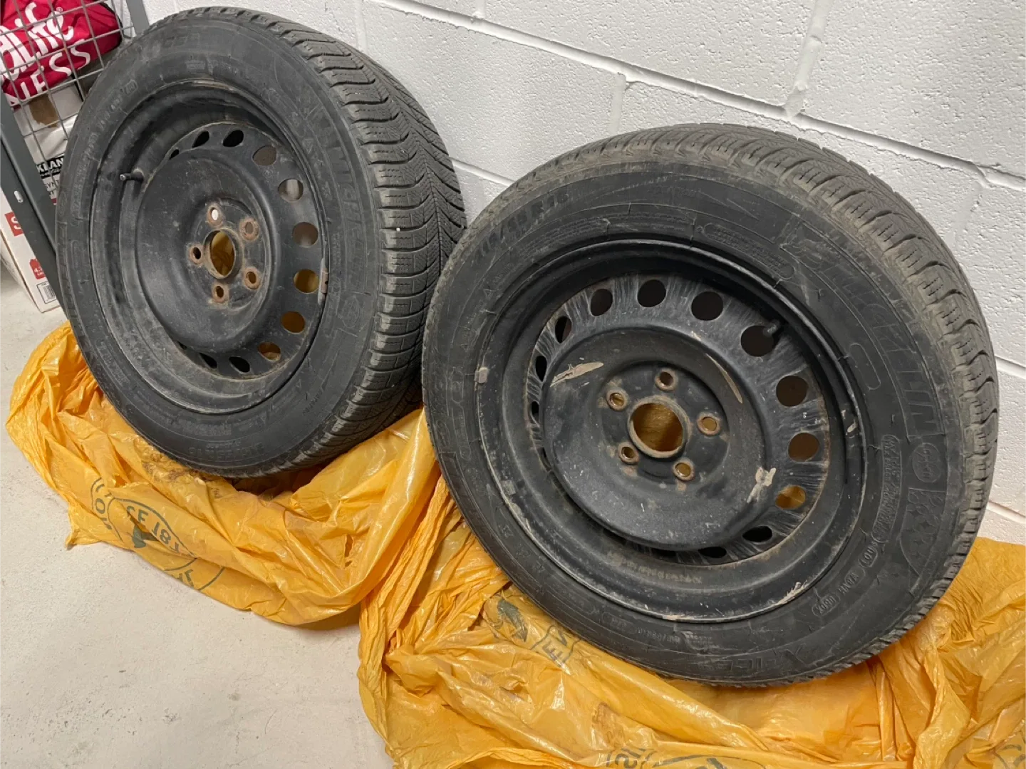 Michelin X Ice 3 Tires (2018) with steel rims image indicator(6)