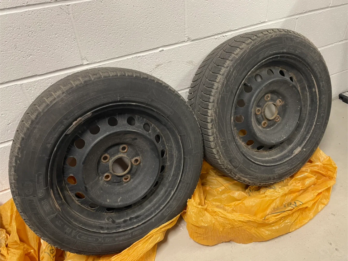 Michelin X Ice 3 Tires (2018) with steel rims image indicator(7)