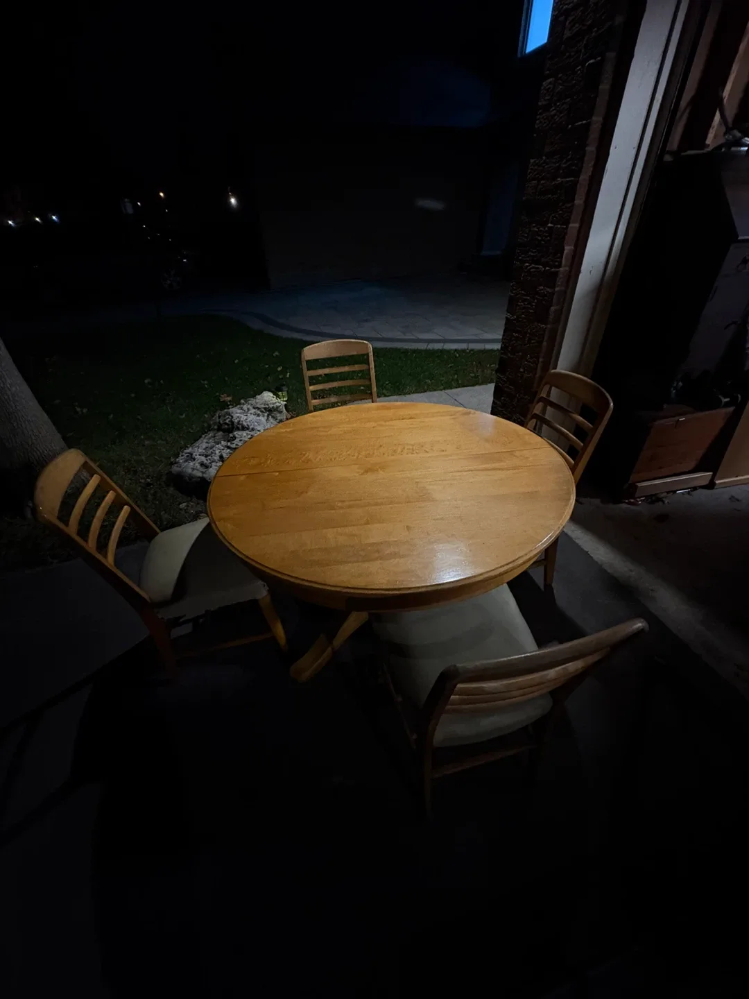 Round Wooden Table with 4 Chairs image indicator(4)