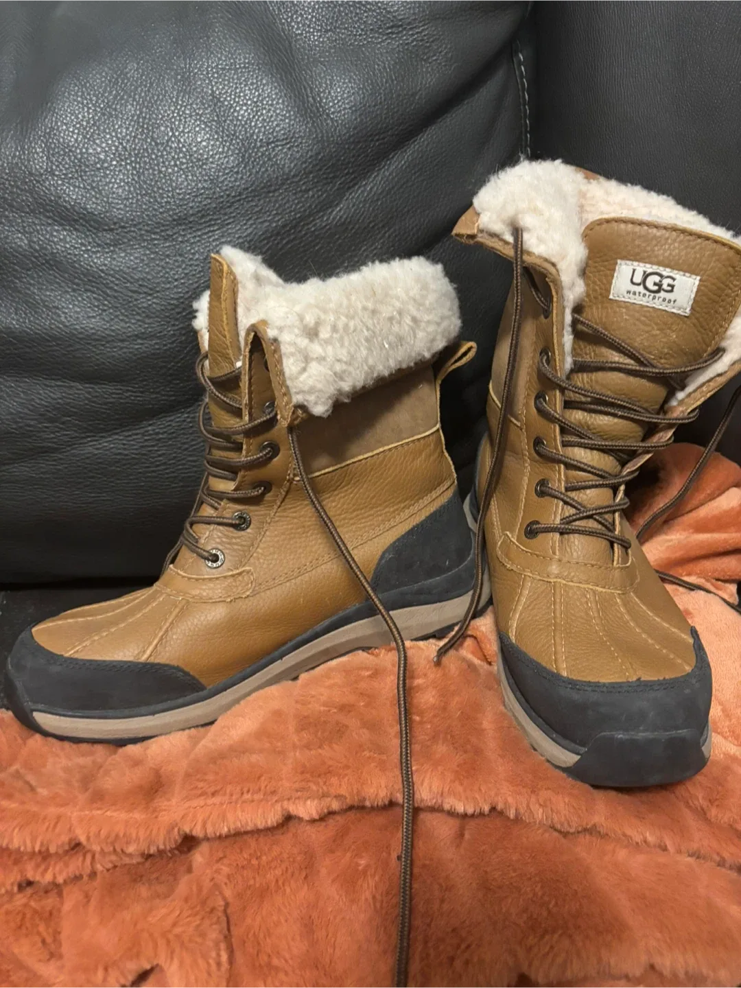 UGG Waterproof Leather Boots image indicator(2)